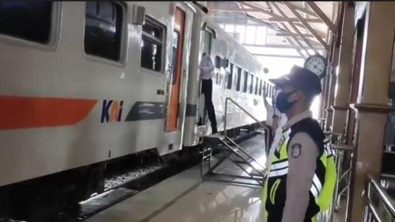 Jelang Larangan Mudik, Kondisi Stasiun Cepu Masih Sepi Penumpang 