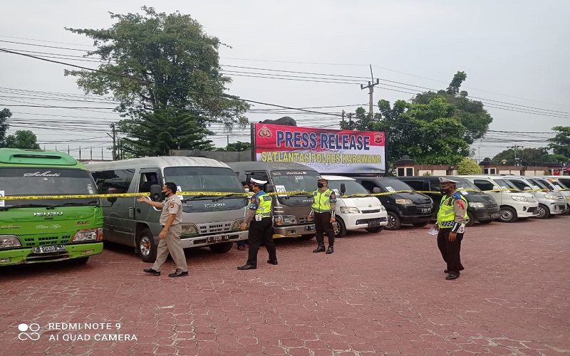 Polres Karawang Amankan 32 Travel Gelap, 250 Penumpang Dikembalikan ke Daerah Asal