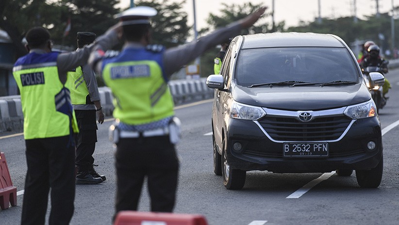 Pos Penyekatan Mudik Melalui Jalur Pantura Dijaga Polisi Bersenjata - Bagian 2
