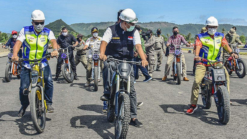 Sandiaga Uno Cek Lahan Pembangunan Paddock Sirkuit MotoGP Mandalika - Bagian 1