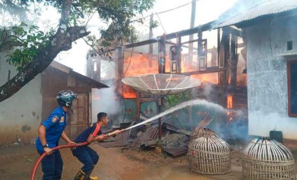 Rumah Gadang di Payakumbuh Terbakar, 1 Orang Luka Bakar