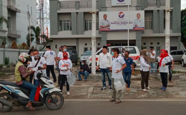 Berkah Ramadan, DPW Partai Perindo Jambi Bagi-Bagi Ratusan Nasi Kotak ke Warga