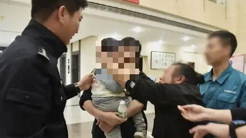 Pria Ini Jual Anak, Uangnya Dipakai Jalan-Jalan dengan Istri Baru Keliling China