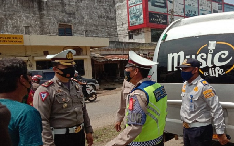 Dilarang Mudik, Ratusan Mobil Diputar Balik di Perbatasan Palembang 