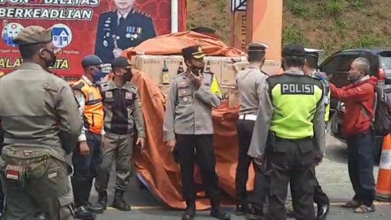 Nekat Selundupkan Miras, Sopir Mobil Pikap Ditangkap di Gentong Tasikmalaya