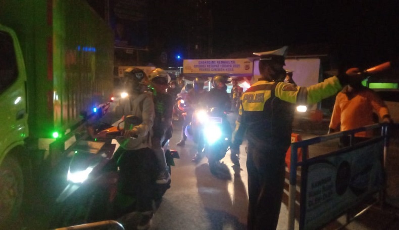 Hari Pertama Penyekatan, Ratusan Pemudik di Jalur Pantura Cirebon Putar Balik