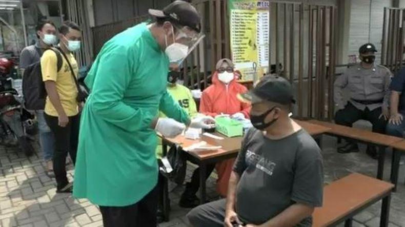 Terjaring di Kendal, Puluhan Pemudik Jalani Rapid Test Antigen 