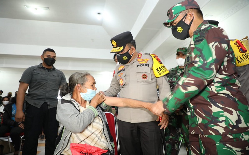 Kapolda Sumut Tinjau Vaksinasi Massal di Humbahas