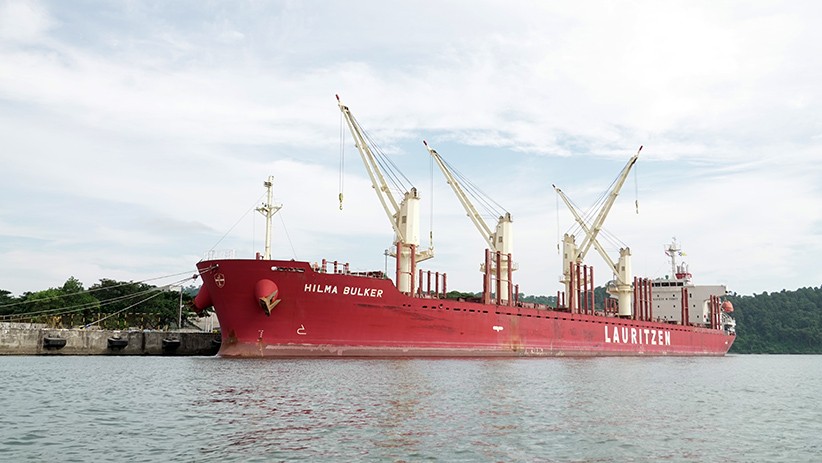 Penampakan Kapal dari India Bawa 13 ABK Positif Covid-19 Bersandar di Cilacap - Bagian 1