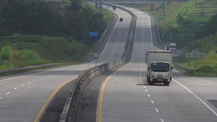 Mudik Dilarang, Tol Trans Jawa Terlihat Lengang - Bagian 3