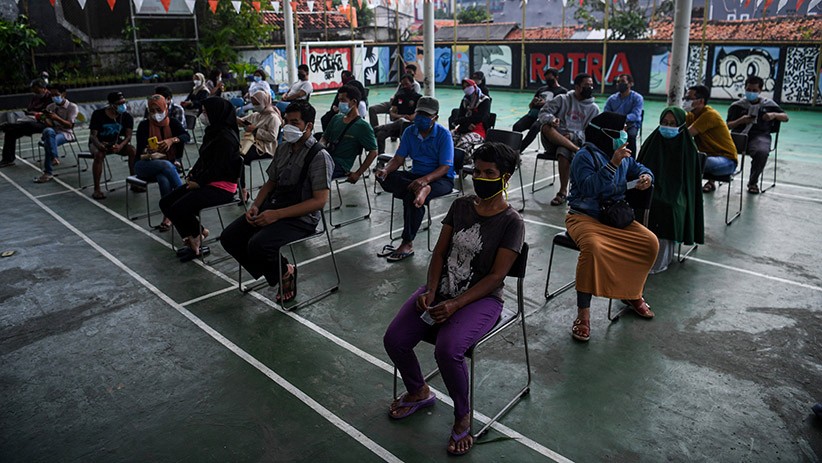 Vaksinasi Covid-19 untuk Warga DKI Jakarta di Permukiman Padat - Bagian 1