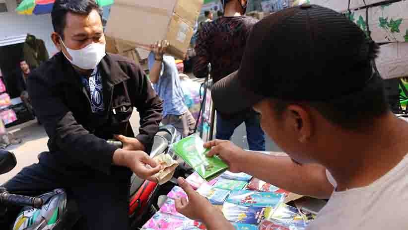 Aneka Amplop Lebaran Dijual di Pasar Asemka - Bagian 2
