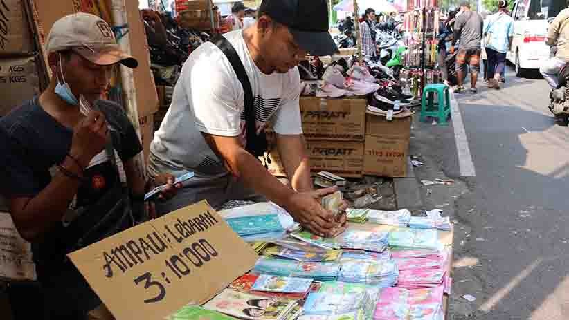 Aneka Amplop Lebaran Dijual di Pasar Asemka - Bagian 3