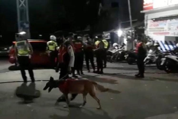 title Razia Pemudik di Terminal Bus Kota Tegal, Polisi Kerahkan Anjing Pelacak Razia Pemudik di Terminal Bus Kota Tegal, Polisi Kerahkan Anjing Pelacak