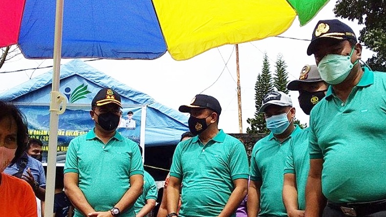 Pedagang di Sangihe Terima Bantuan 50 Meja dari Pemerintah