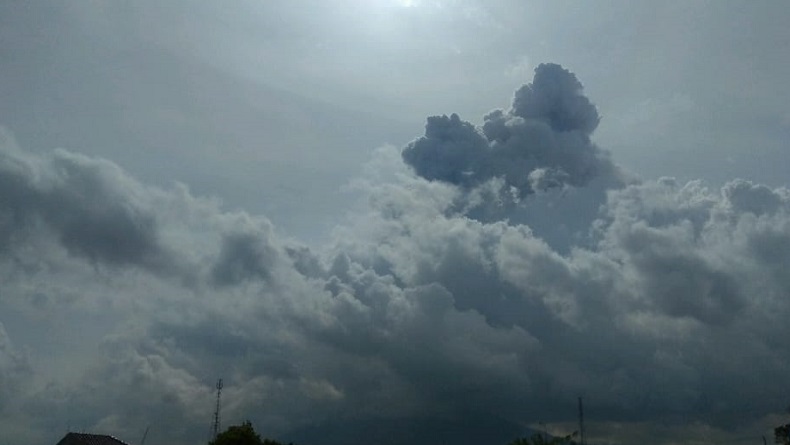 Gunung Sinabung Erupsi, Semburkan Abu Vulkanis Setinggi 3 Km