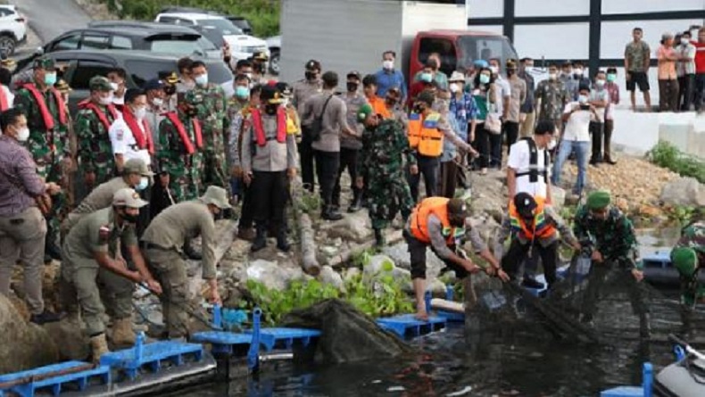 Kapolda Sumut dan Pangdam Bukit Barisan Cek Penertiban 49 Keramba di Danau Toba