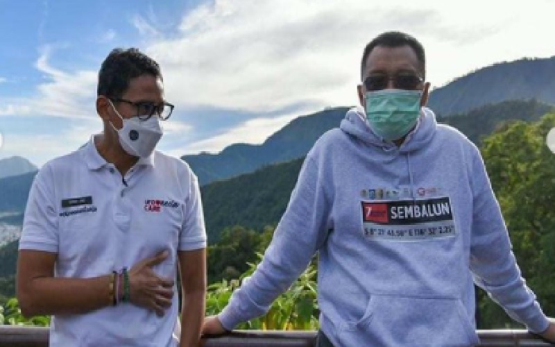 Sandiaga Uno dan Gubernur NTB Foto dengan Pemandangan Sembalun, Netizen: Duo Keren