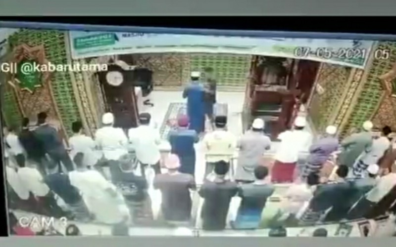 Imam Masjid Dipukul saat Salat Subuh di Pekanbaru, Pelaku Langsung Dapat Balasan  