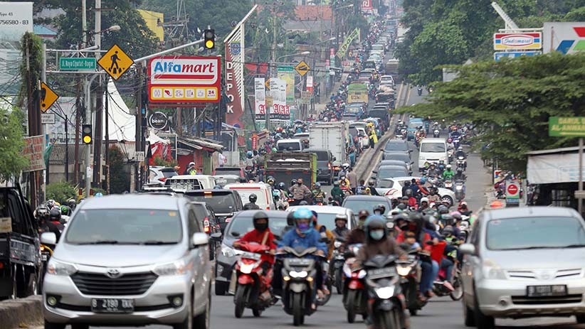 Kemacetan Panjang akibat Penyekatan Larangan Mudik di Bogor - Bagian 3