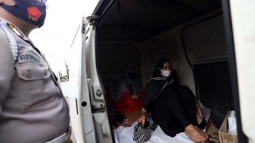 Kawasan Parung Bogor Disekat, Kendaraan Pemudik Diminta Putar Balik - Bagian 4