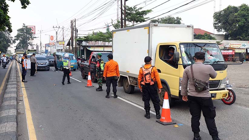 Kawasan Parung Bogor Disekat, Kendaraan Pemudik Diminta Putar Balik - Bagian 2