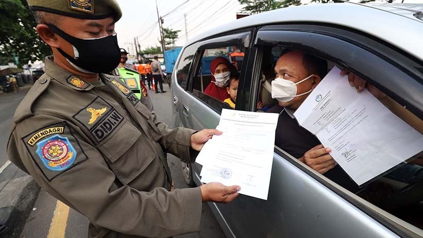 Kawasan Parung Bogor Disekat, Kendaraan Pemudik Diminta Putar Balik - Bagian 3