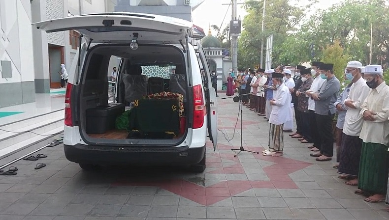 title Mantan Bupati Lamongan Fadeli Meninggal karena Covid-19, Istri dan Anak Juga Terpapar Mantan Bupati Lamongan Fadeli Meninggal karena Covid-19, Istri dan Anak Juga Terpapar