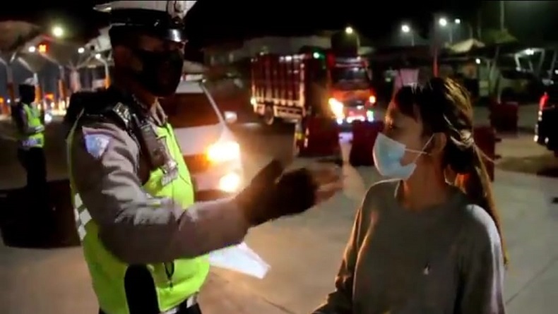 title 6 Fakta Wanita Cantik Protes Keras Polisi saat Diminta Putar Balik di GT Palimanan 6 Fakta Wanita Cantik Protes Keras Polisi saat Diminta Putar Balik di GT Palimanan