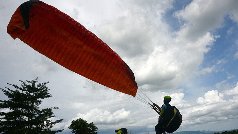 Bermain Paralayang Sambil Menikmati Pemandangan Puncak Bollangi  - Bagian 2