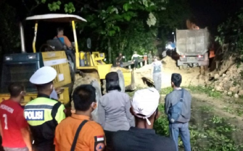 Longsor di Jalan Sumbar-Riau Sebabkan Listrik di 15 Desa Terputus