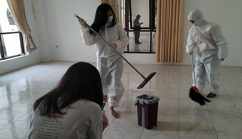 Bersih-bersih di Ruang Isolasi, Remaja Katolik Ciamis Kampanyekan Lawan Covid-19