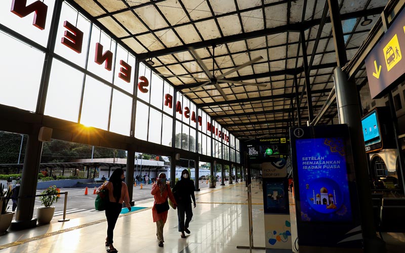 Hari Ketiga Peniadaan Mudik Lebaran, Stasiun Pasar Senen Sepi Penumpang - Bagian 1