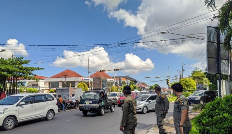 Warga Bali Pelanggar Prokes Dihukum Push Up