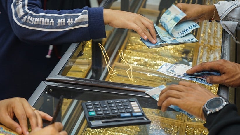 Penjualan Emas Perhiasan di Pasar Besar Palangkaraya Meningkat - Bagian 1