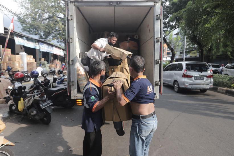 Jasa Pengiriman Paket Melalui Kereta Api Meningkat Jelang Lebaran - Bagian 3