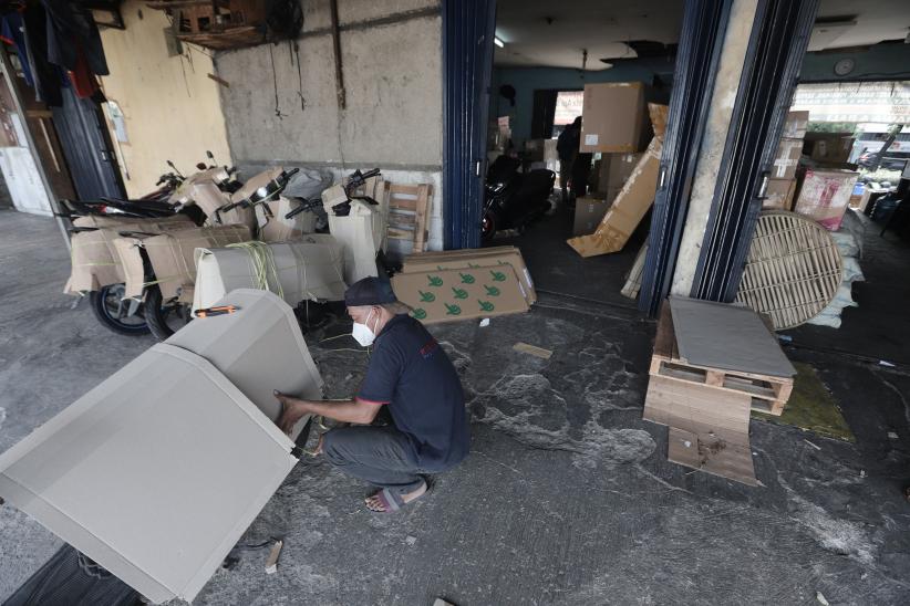 Jasa Pengiriman Paket Melalui Kereta Api Meningkat Jelang Lebaran - Bagian 2