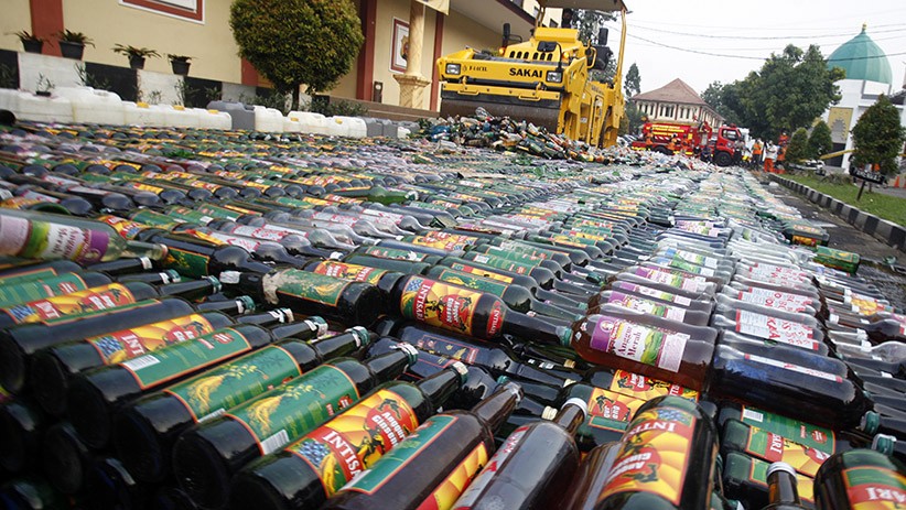 Polres Bogor Musnahkan 50.000 Botol Miras Hasil Operasi Cipta Kondisi Ramadan - Bagian 1