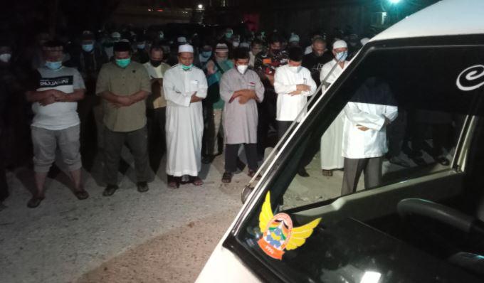 Tengku Zulkarnain Dimakamkan di Pekanbaru, Jenazah Disalatkan di Dalam Ambulans