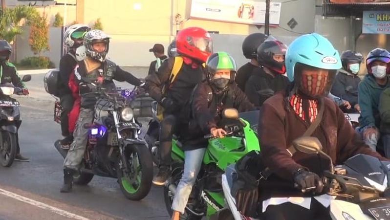  Berhasil Jebol Penyekatan di Bekasi-Karawang, Pemudik Motor Padati Pantura