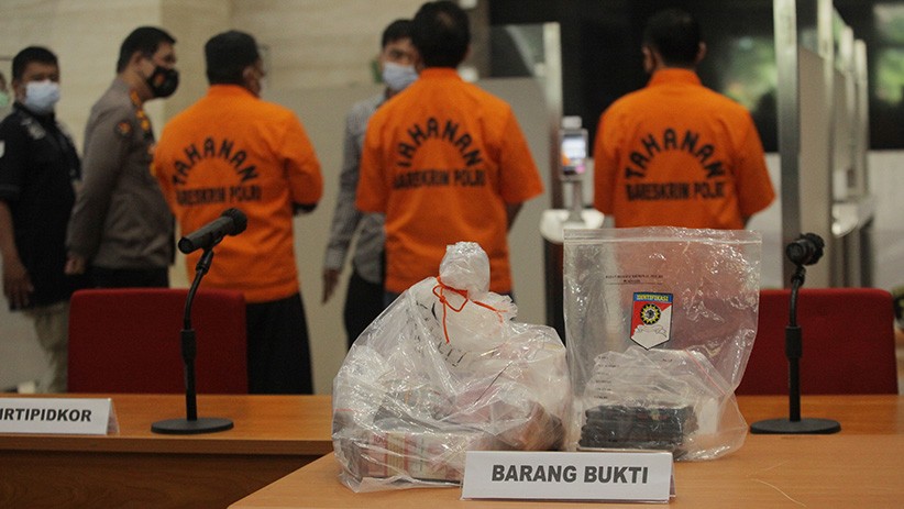 Bareskrim Sita Uang Ratusan Juta dari Brankas Pribadi Bupati Nganjuk - Bagian 3