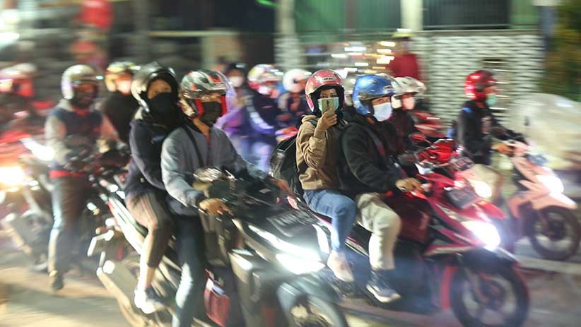 Jebol Lagi, Pemudik Terobos Pos Penyekatan Kedungwaringin - Bagian 3