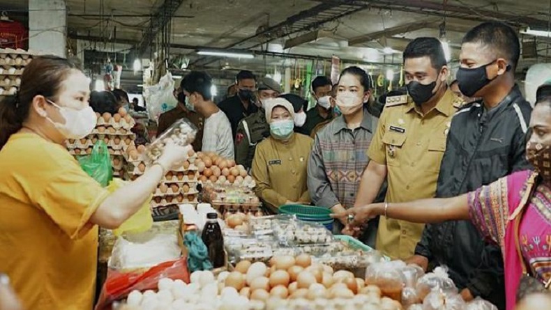 Ditemani Kahiyang Ayu, Bobby Nasution Cek Harga Pangan di Pasar Petisah Medan 