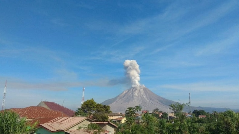 Gunung Sinabung Erupsi 3 Kali Erupsi Selasa Pagi Tadi