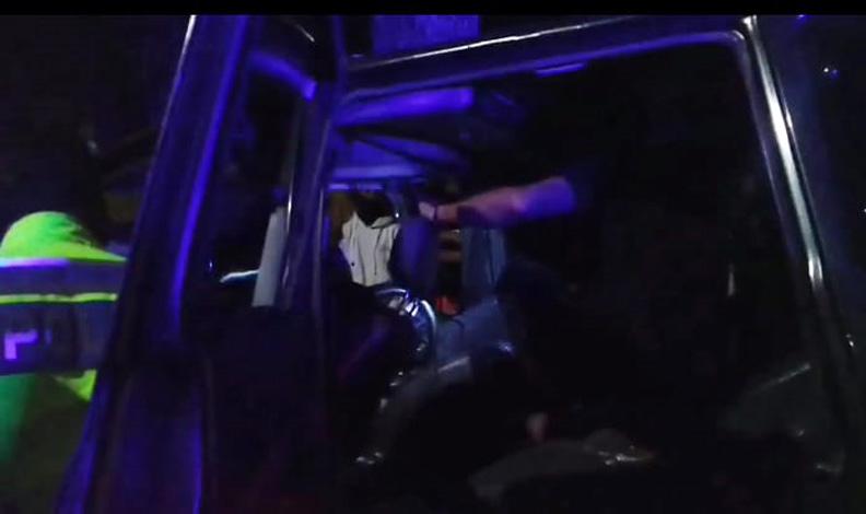 Mobil  Kijang Tabrak Bus AKAP di Temanggung, 2 Penumpang Tewas, 2 Luka Berat