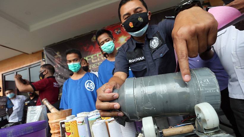 Peracik dan Penjual Bahan Peledak Melalui Media Sosial Ditangkap Polisi - Bagian 2