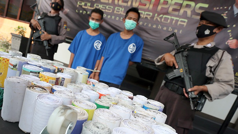 Peracik dan Penjual Bahan Peledak Melalui Media Sosial Ditangkap Polisi - Bagian 1