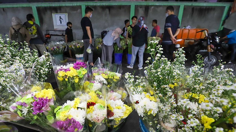 Pasar Kembang Rawa Belong Mulai Ramai Pembeli - Bagian 2