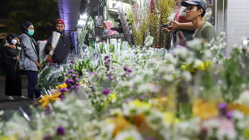 Pasar Kembang Rawa Belong Mulai Ramai Pembeli - Bagian 1