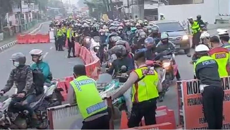 Jalur Pantura Ditutup Total Jelang Lebaran, Ribuan Pemudik Motor Diminta Putar Balik